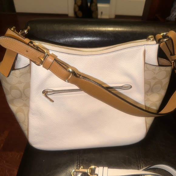 Amazing Coach Shoulder bag! - Picture 7 of 9